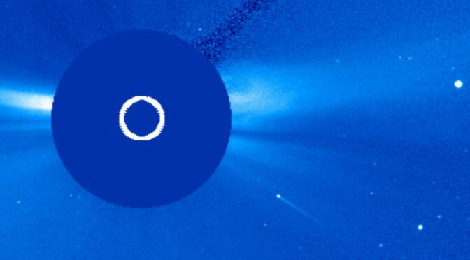 SOHO suit une brillante comète qui plonge vers le Soleil