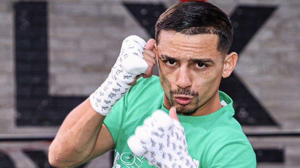 Boxing betting predictions: Luis Alberto Lopez vs. Angelo Leo