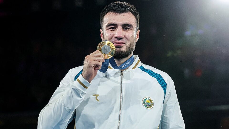 Bakhodir Jalolov wins Olympic super-heavyweight gold