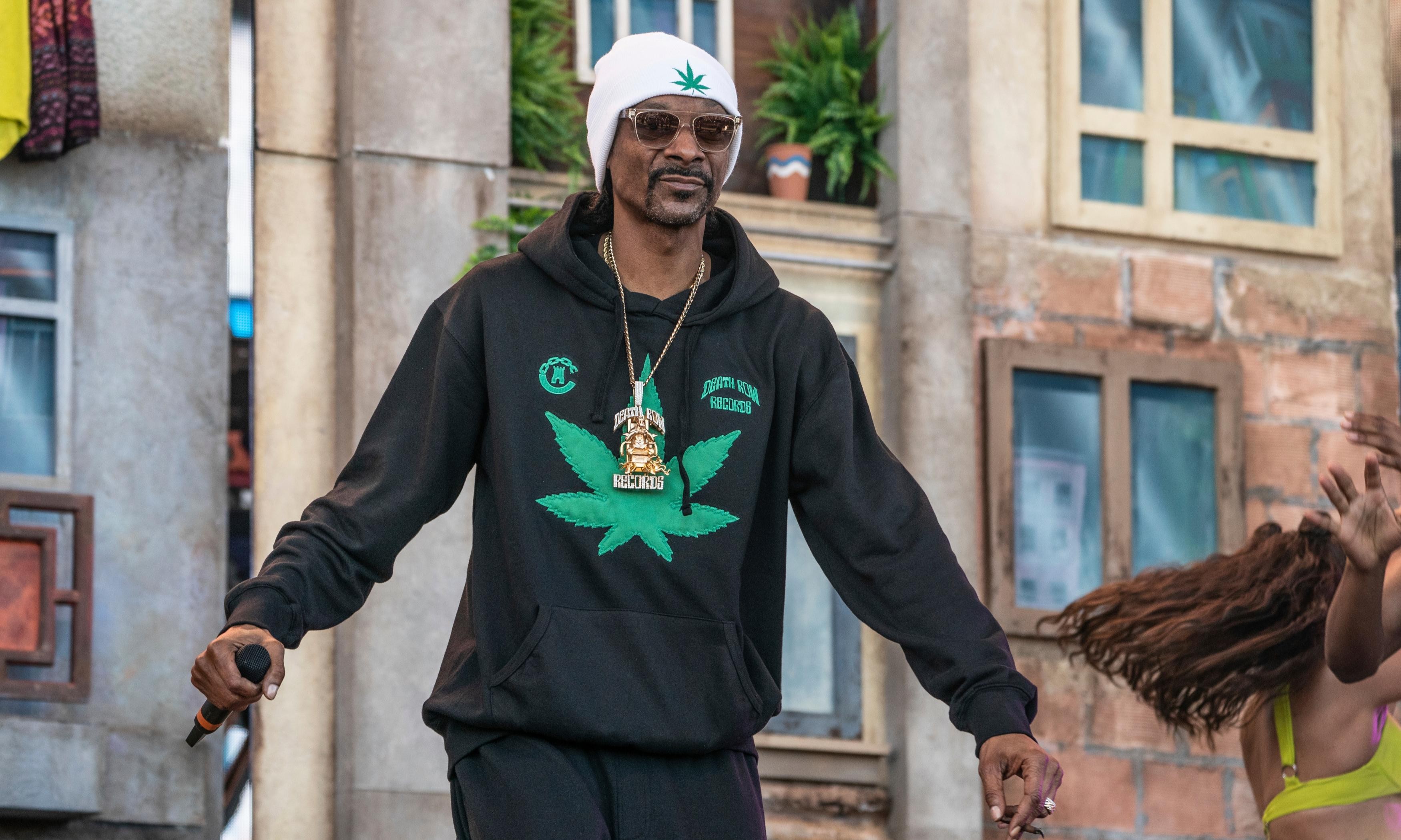 Snoop Dogg專屬捲菸師透露：「我目前已爲他捲了超過45萬支大麻菸。」