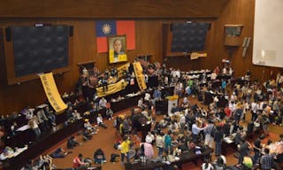 Occupy_Taiwan_Legislature_by_VOA_11