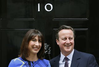 Britain's Prime Minister David Cameron and his wife Samantha pose as they return to Number 10 Downing Street after meeting with 