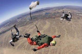 skydive-79548_640