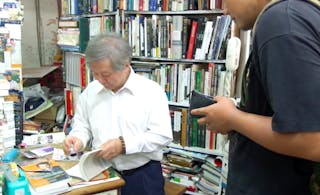 不只是巷弄裡一家書店：42年的堅持，讓沒錢的人也能買好書