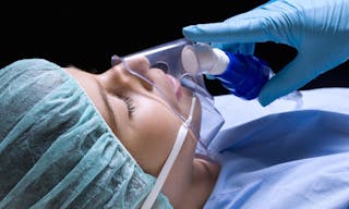 麻醉 Closeup of a girl in an operating room with anesthesia mask