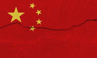 China flag on concrete wall with crack. Patriotic grunge background. National flag of China - 圖片