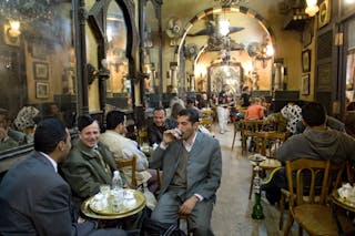 埃及_開羅_水煙_咖啡館_Khan El Khalili Souk, Fichaoui Cafe, place where artists and intellectuals from Cairo meet