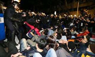 2014年323行政院佔領反服貿黑箱行動抗議警察驅離