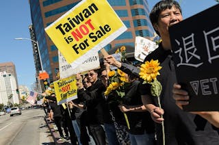 Taiwanese_student_movement_supporters_in_Los_Angeles_2