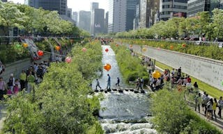 Korea-Seoul-Cheonggyecheon-2008-01