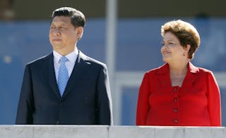 China's President Xi Jinping and Brazilian President Dilma Rousseff attend a welcoming ceremony outside Planalto Palace before a