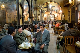 埃及_開羅_水煙_咖啡館_Khan El Khalili Souk, Fichaoui Cafe, place where artists and intellectuals from Cairo meet