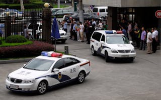 A police vehicle believed to be carrying British investigator Peter Humphrey (not pictured), arrives at the Shanghai No.1 Interm