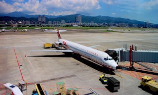 遠東航空-B-28017-MD82