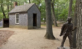 Replica_of_Thoreau's_cabin_near_Walden_P