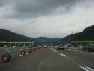 800px-Sun_Yat-sen_Freeway_(0203)