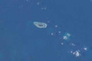 Taiping_Island_and_Zhongzhou_Reef_ISS