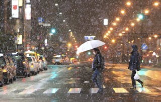 日本東京一間小型電影院，在疫情期間仍如常營業。