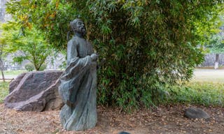 李白 Nanjing, China - October 12, 2019: Bronze statue of poet Li Bai of Tang Dynasty by rock and bamboo trees in Donggan Changxian