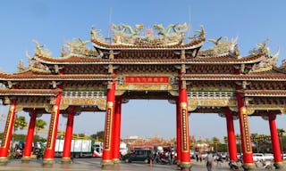 2560px-Nankunshen_Temple,_pai_lou_(Taiwa