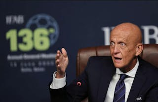 綠茵草地上的「教父」超越VAR的傳奇裁判 Pierluigi Collina