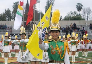 北一女樂儀旗隊代表台灣參加美國玫瑰花車遊行，為配合大會安全規定，無法使用平時練習的指揮刀。圖為12月30日儀隊隊長在另一場合使用指揮刀。中央社記者林宏翰洛杉磯攝  112年1月3日