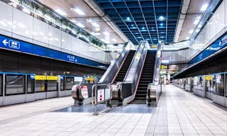 shutterstock_2180924921 捷運、捷運站、電扶梯