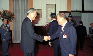 1990-郝柏村院長向李登輝總統致意-文化部國家文化資料庫-行政院新聞局