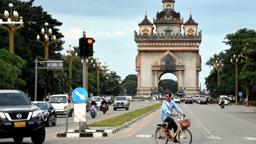 _131387443_thepatuxaimonumentinvientiane