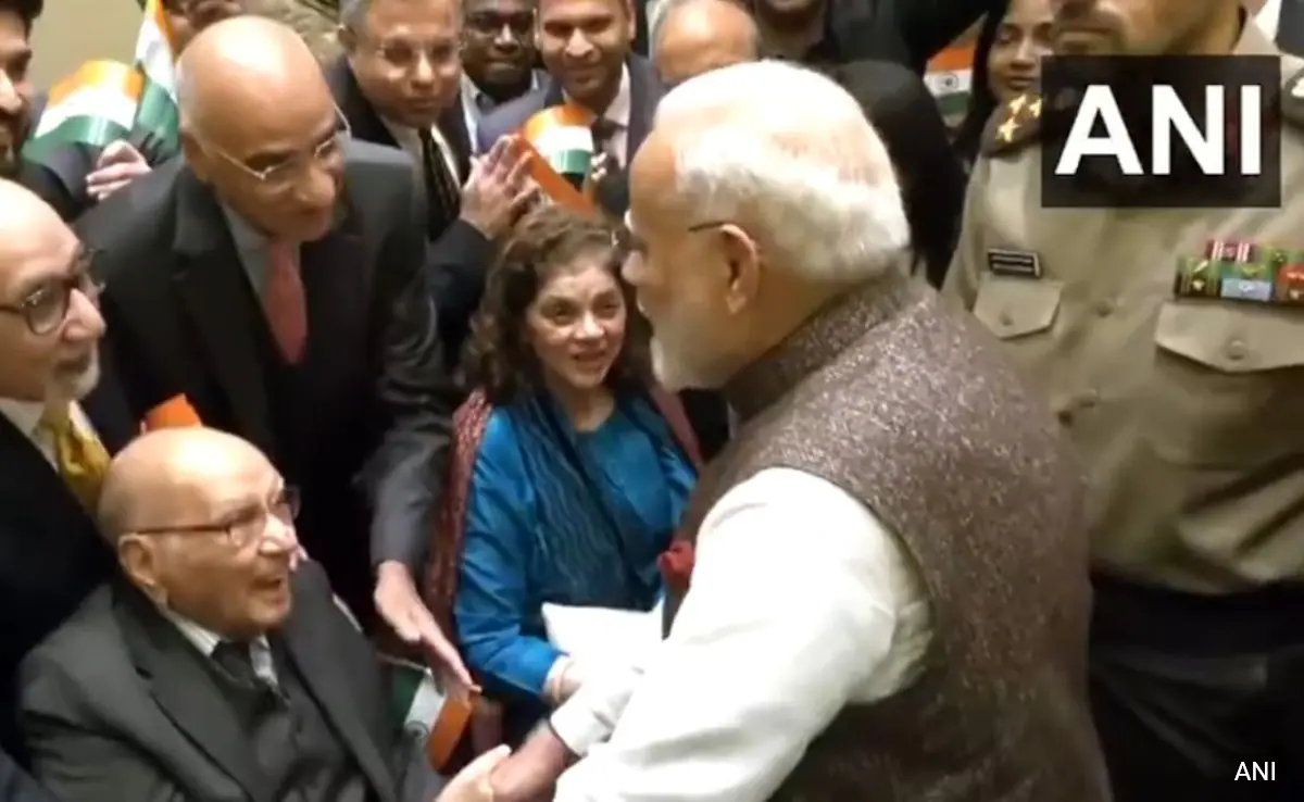 PM Modi Meets 101-Year-Old Ex-IFS Mangal Sain Handa In Kuwait, Wins Hearts