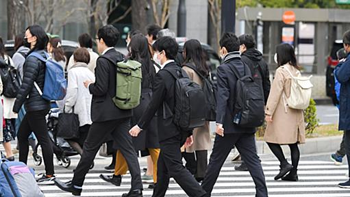 日本に定年制廃止を提言　OECD、働き手の確保促す - 日本経済新聞