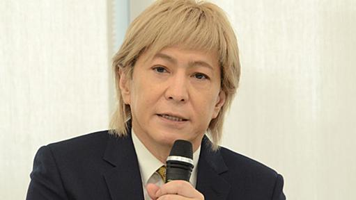 小室哲哉、涙の引退会見「悔いなし、なんて言葉は出てこない」（写真12枚）