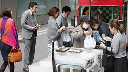 どうなる路上弁当、都が規制強化へ　「コスト増で撤退も」　衛生懸念 - 日本経済新聞