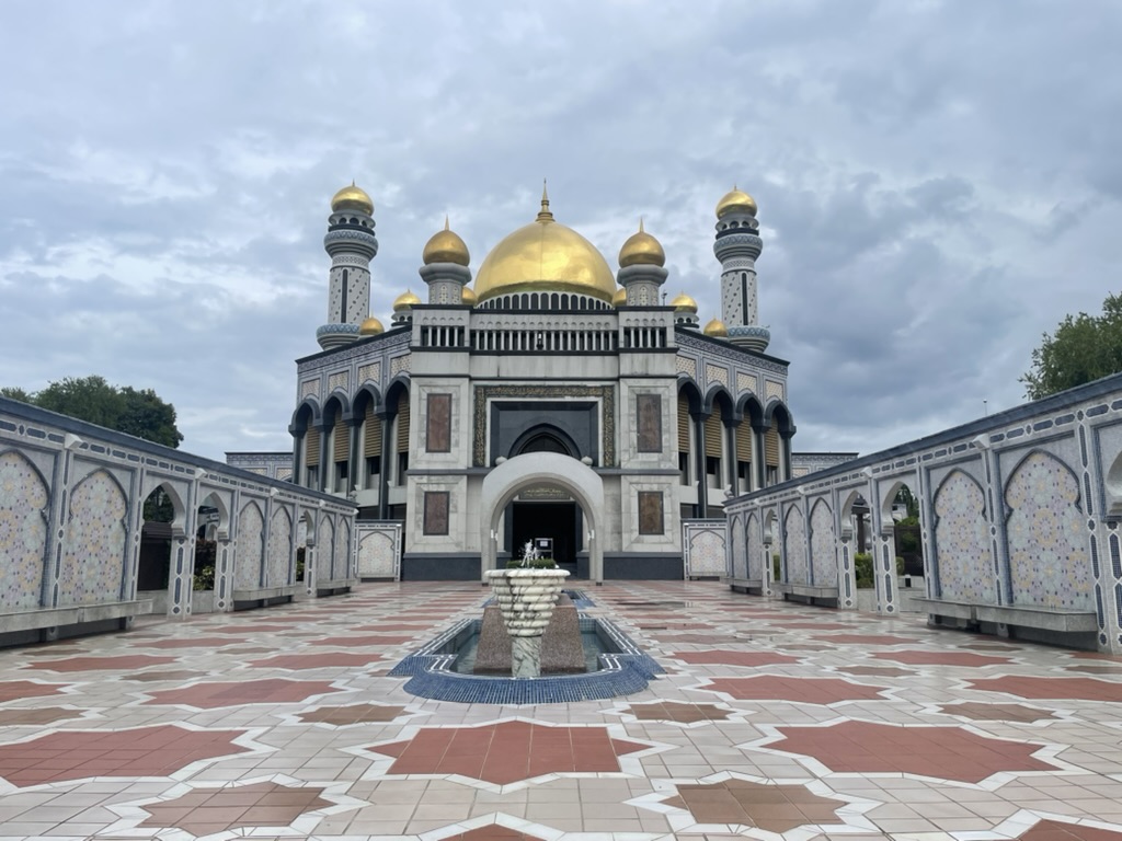 【2日目09:30〜】モスク1箇所目「Jame' Asr Hassanil Bolkiah Mosque」観光