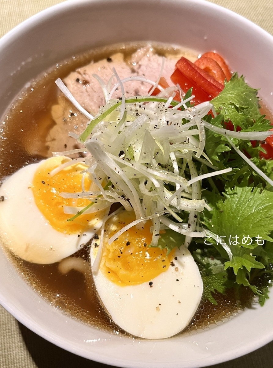 圧力鍋で一気に作る！白濁していない「豚骨醤油ラーメン」と「チャーシュー」スープを使った「煮卵」