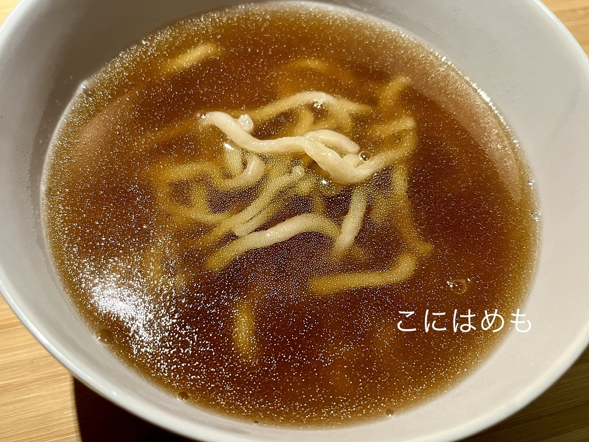 圧力鍋で一気に作る！白濁していない「豚骨醤油ラーメン」