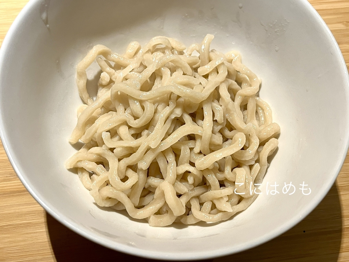 圧力鍋で一気に作る！白濁していない「豚骨醤油ラーメン」