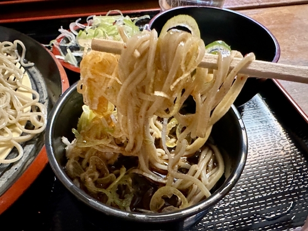 鯖出汁大根鬼おろしで手繰る