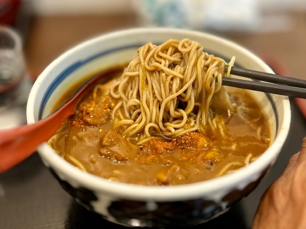 大カレーそばを手繰る