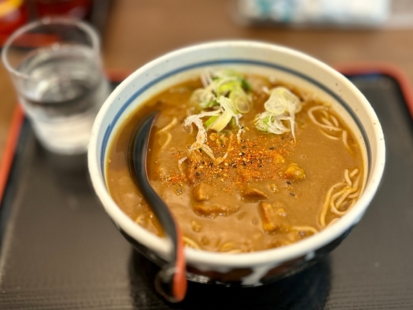 カレーそば(700円)+大盛(100円)