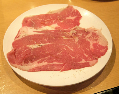 埼玉県所沢市上新井４丁目にある焼肉店「焼肉きんぐ　所沢店」食べ放題の肉色々