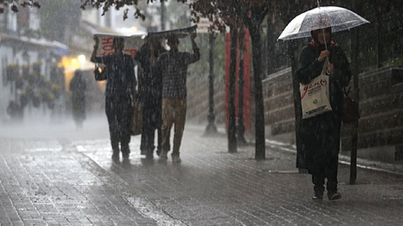 Meteoroloji Birkaç Şehir İçin Acil Uyarı Yaptı: Sıcak ve Nem Gitti Yağışlar Geldi!