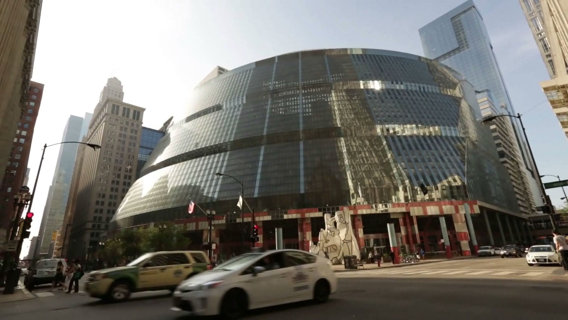 Explore Helmut Jahn's design of the James R. Thompson Center in Chicago