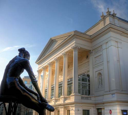 Statue of Dame Ninette de Valois in front of the Royal Opera House, London, 2007.