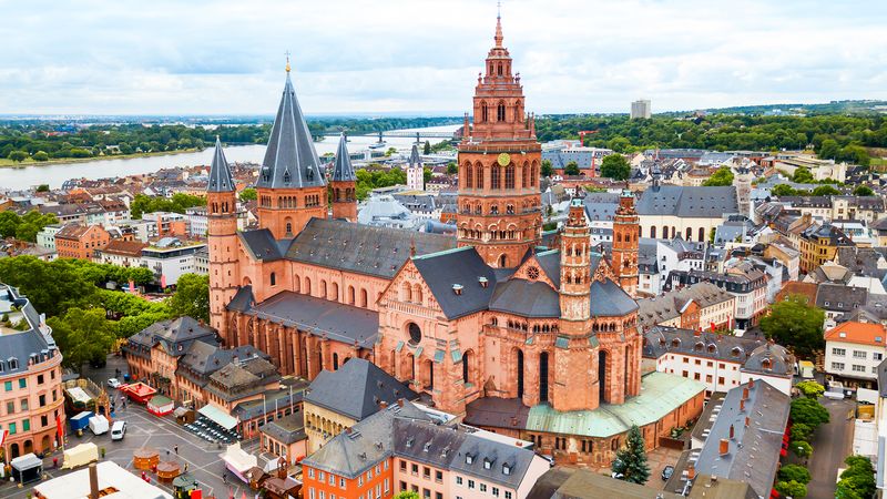 What is the historical importance of Mainz Cathedral?