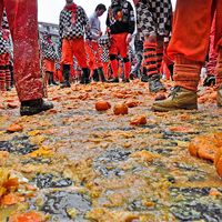 Carnival of Ivrea. The battle of oranges. The square of the Chess during the throwing. On March 3, 2014 Ivrea, Italy.