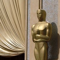 USA 2006 - 78th Annual Academy Awards. Closeup of giant Oscar statue at the entrance of the Kodak Theatre in Los Angeles, California. Hompepage blog 2009, arts and entertainment, film movie hollywood