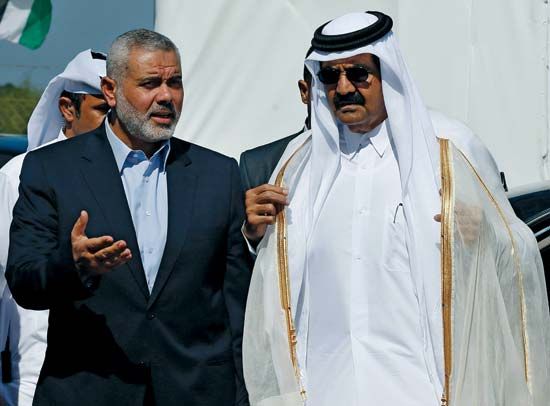 Ismail Haniyeh and Sheikh Hamad ibn Khalifa Al Thani