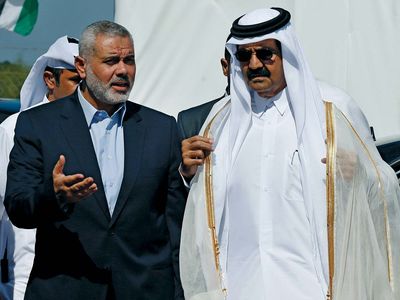 Ismail Haniyeh and Sheikh Hamad ibn Khalifa Al Thani