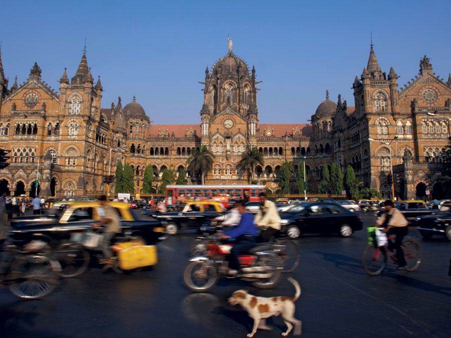 Blurred motion outside Victoria Station in Mumbia, India. Central Station Mumbai, Mumbai CST, Victoria Terminus, Chhatrapati Shivaji Terminus.